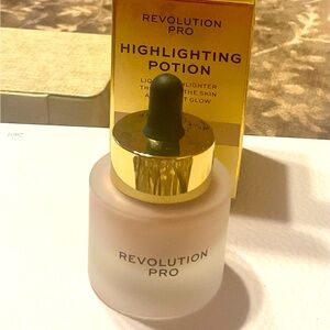 REVOLUTION PRO HIGHLIGHTING POTION in ROSE QUARTZ 0.58 fl oz.